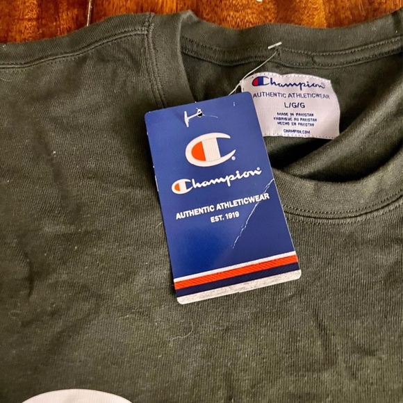 Champion long sleeve shirt. - Picture 2 of 3